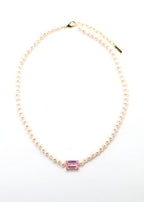 collier en perles de culture et pendentif en quartz rose