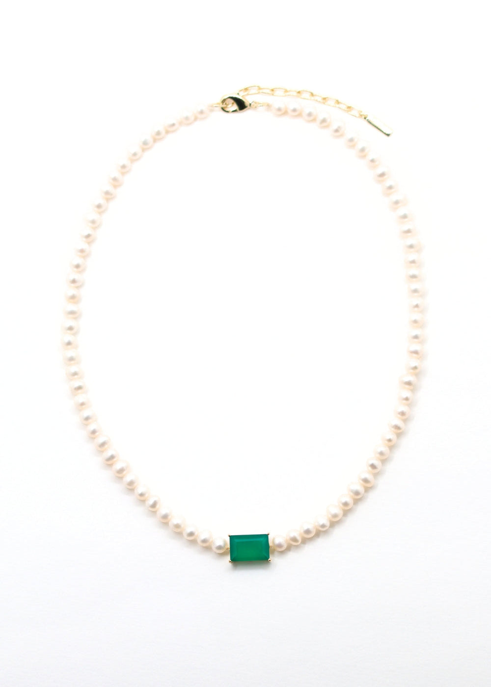 Collier en perles de culture et pendentif en onyx vert