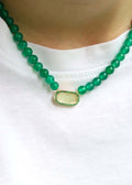 Collier court en perles onyx vert et pendentif nacre