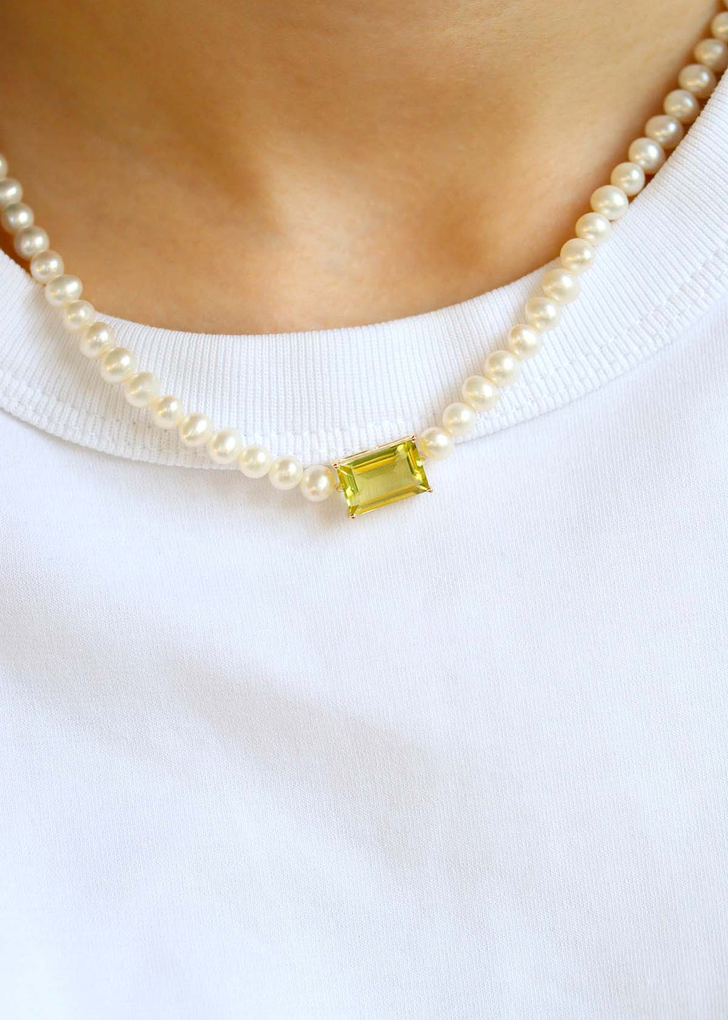 collier en perles de culture et pierre centrale en quartz citron
