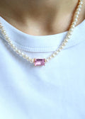 collier en perles de culture et pendentif en quartz rose