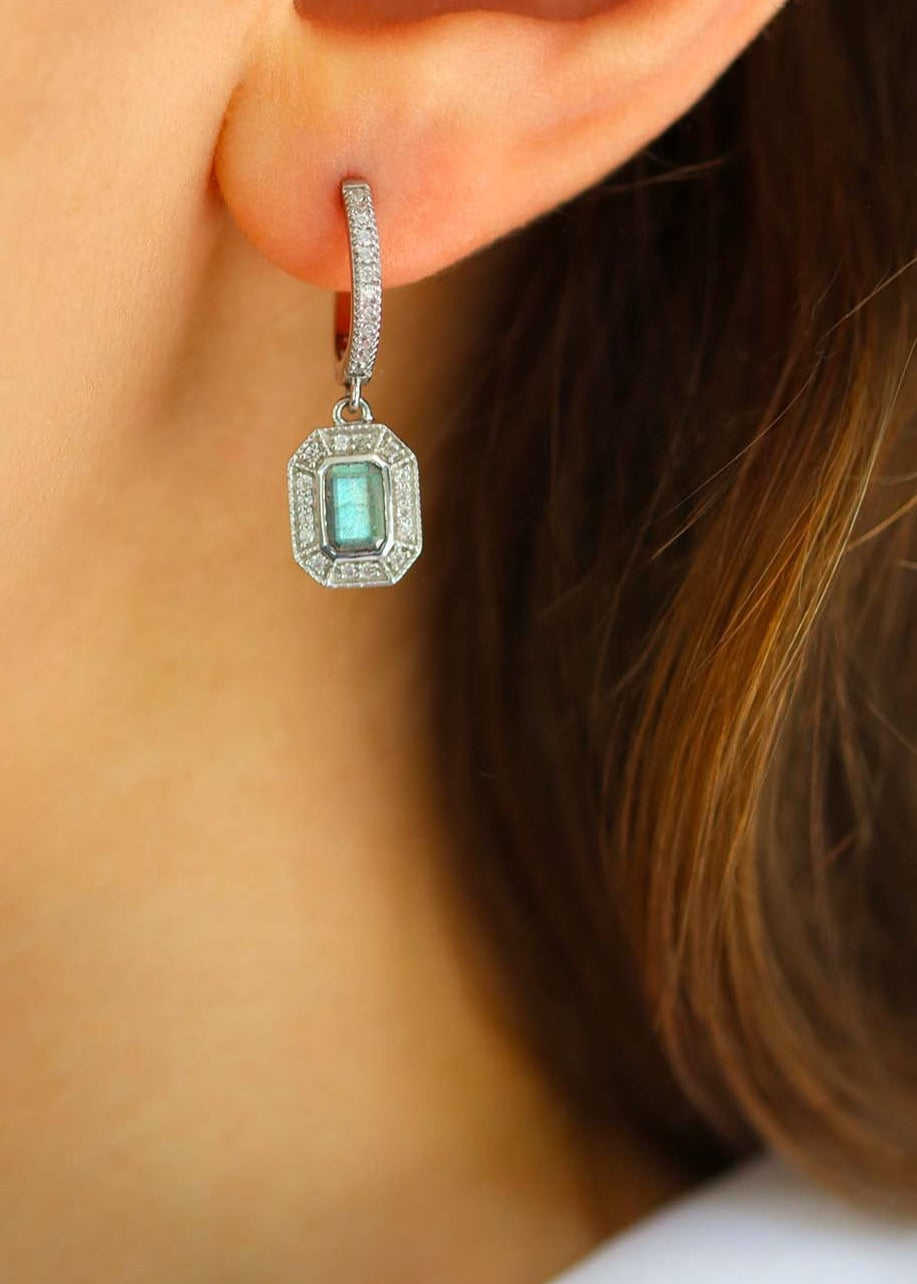 Créoles en argent et oxydes de zirconium avec une pampille art déco ornée de labradorite