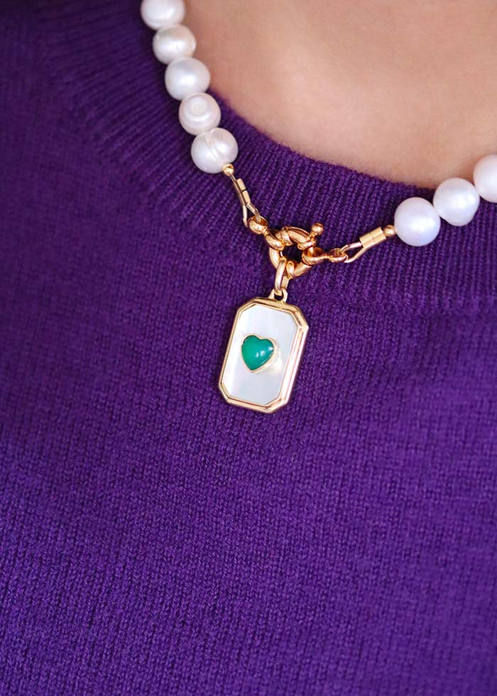 pendentif art déco en nacre orné d'un coeur en onyx vert