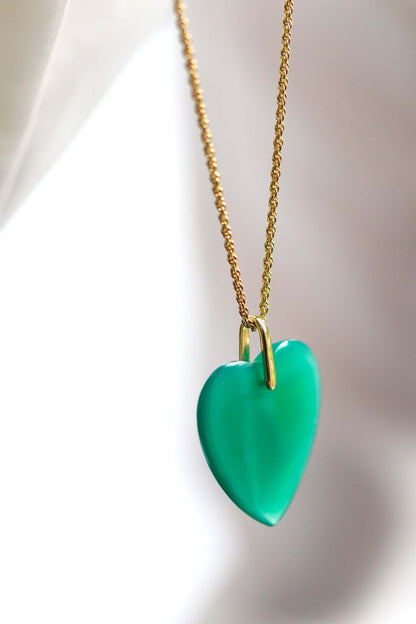 Sautoir plaqué or avec un pendentif coeur en onyx vert