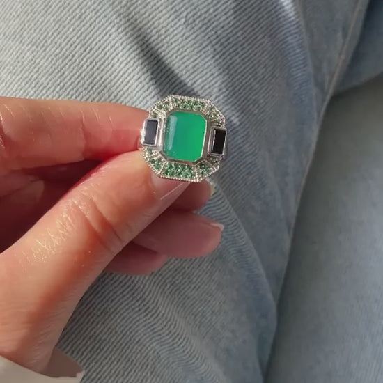 Bague art déco en argent orné d'onyx vert et d'onyx noir