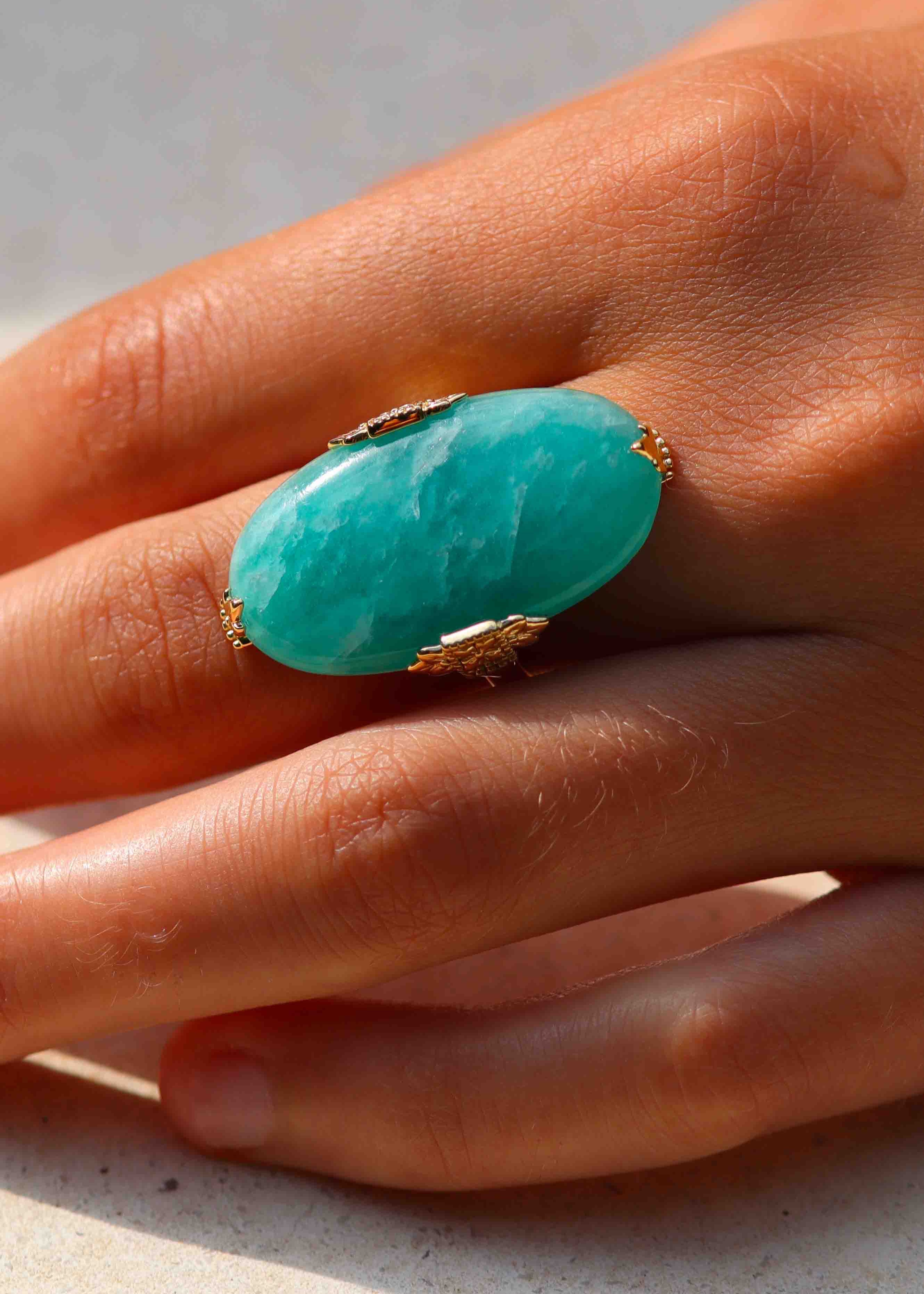 Bague plaqué or avec pierre amazonite ovale style vintage art deco