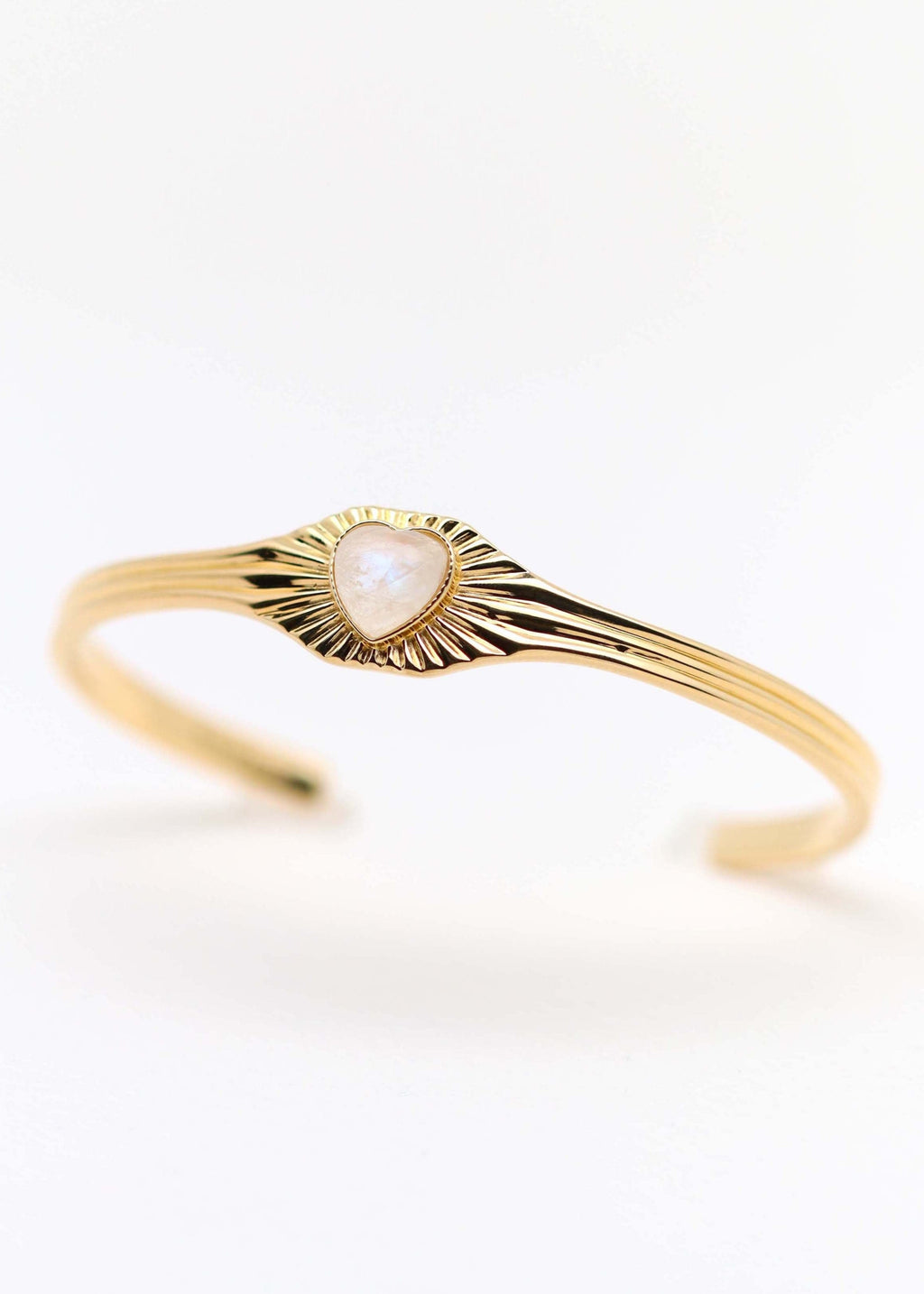 Jonc doré avec un coeur en cabochon